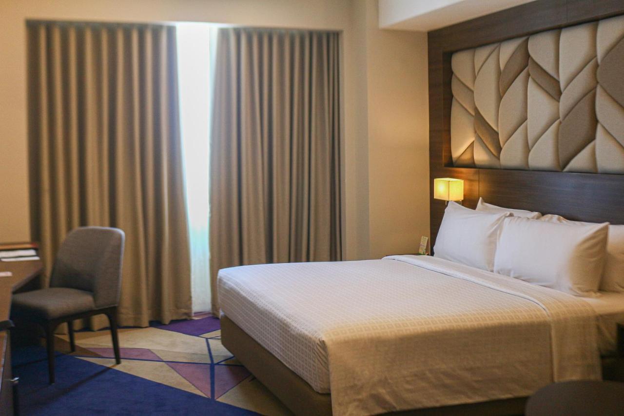 Luxent Hotel Quezon City Exteriör bild
