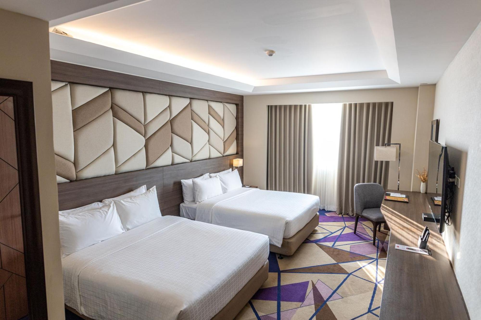 Luxent Hotel Quezon City Exteriör bild