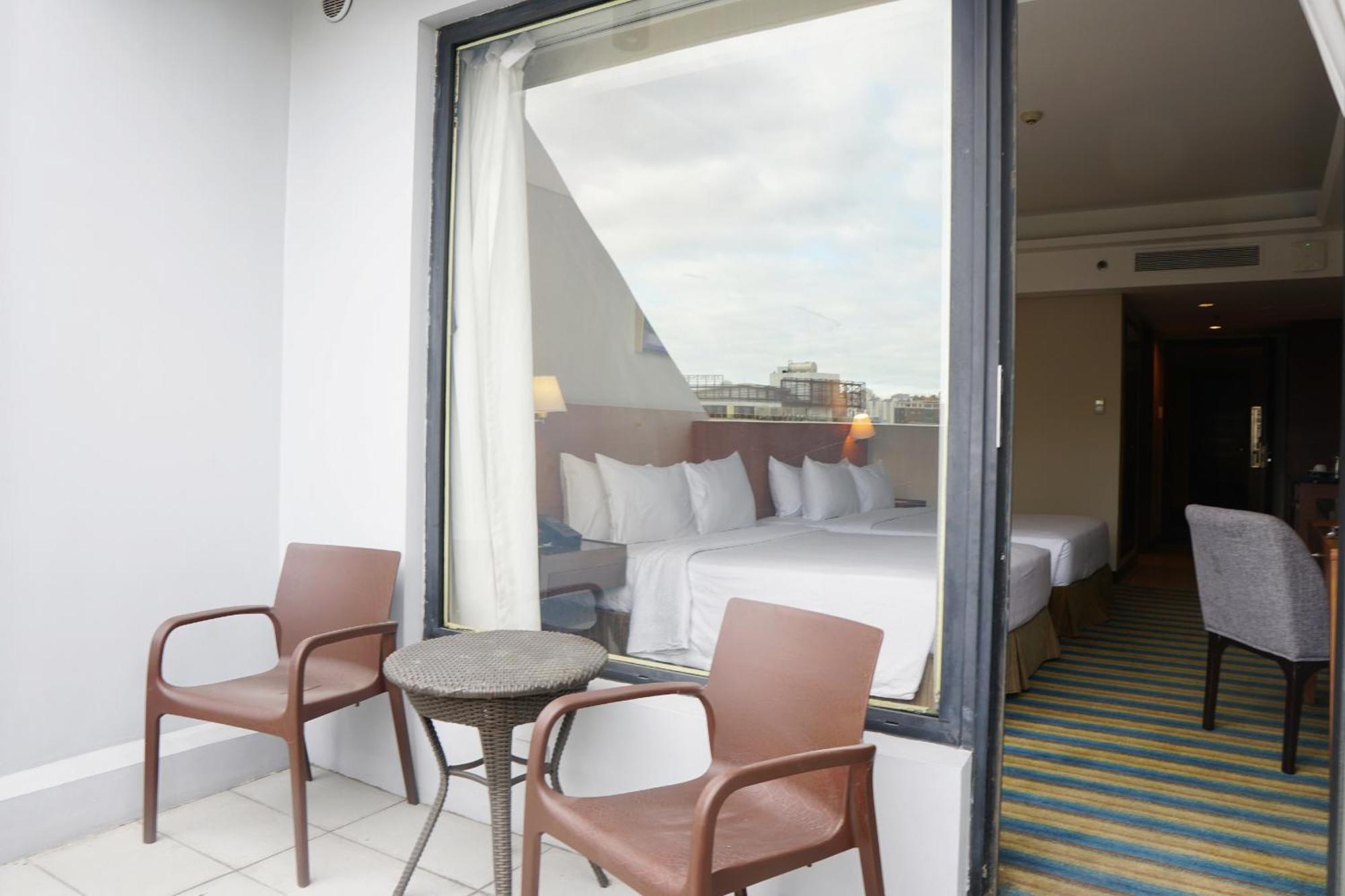 Luxent Hotel Quezon City Exteriör bild