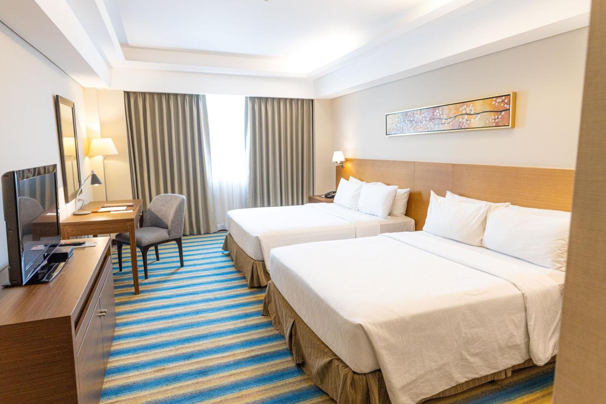Luxent Hotel Quezon City Exteriör bild