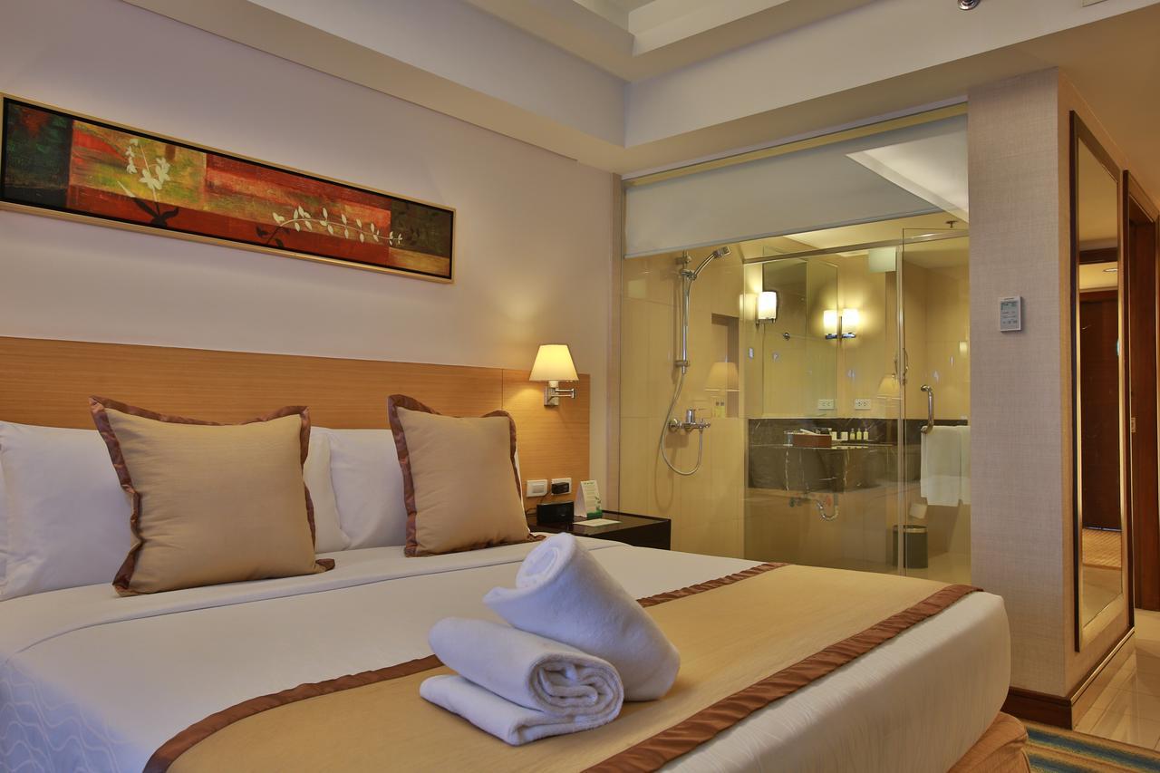 Luxent Hotel Quezon City Exteriör bild