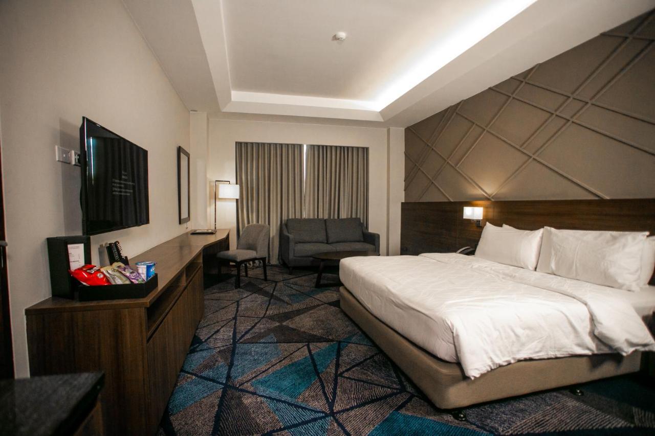 Luxent Hotel Quezon City Exteriör bild