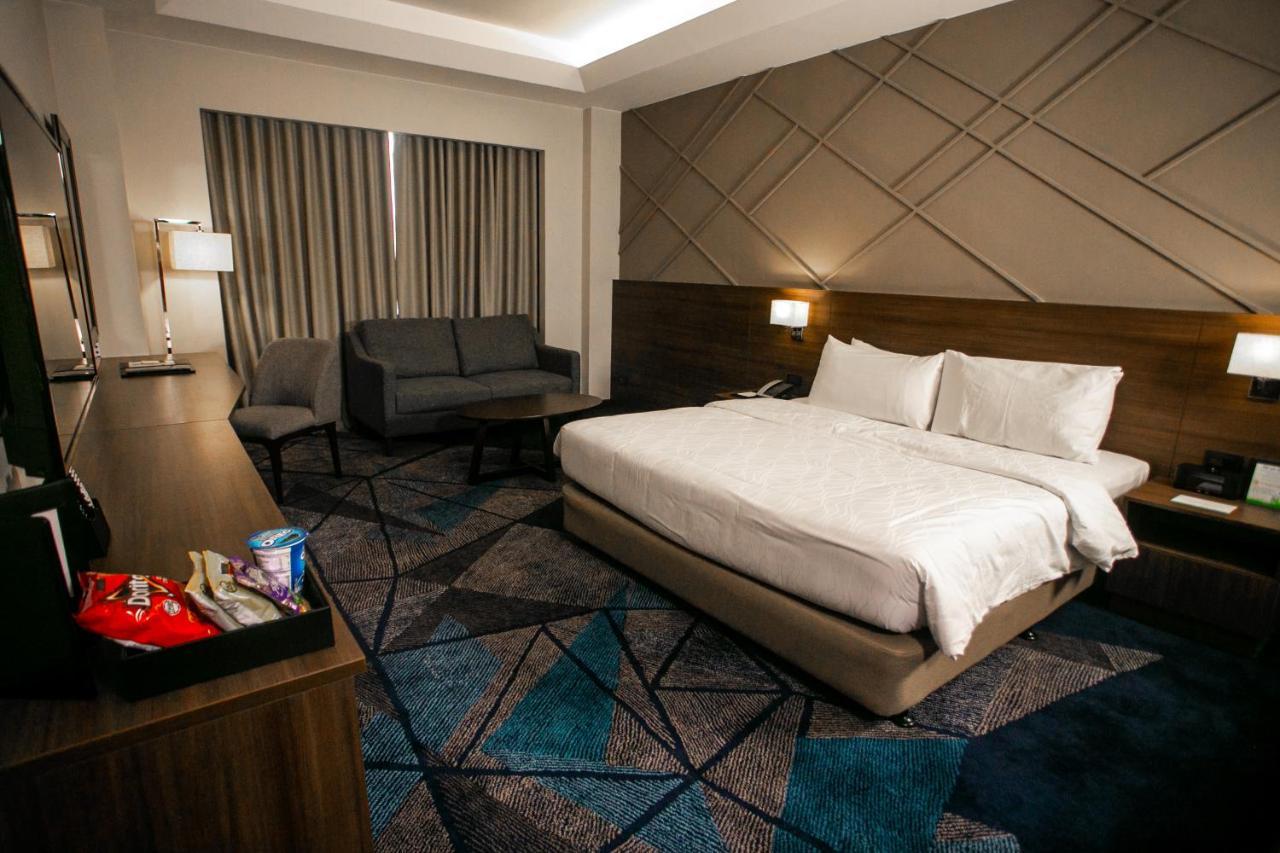 Luxent Hotel Quezon City Exteriör bild