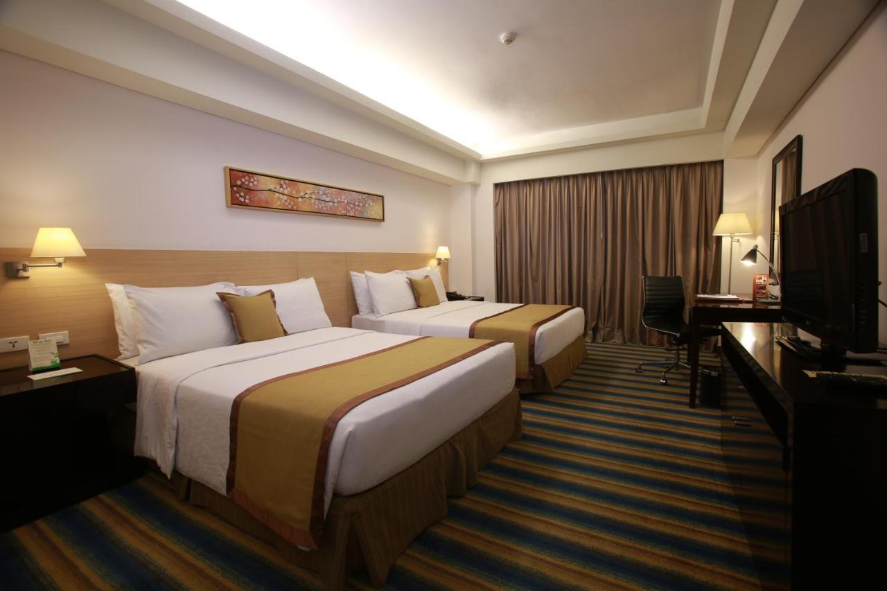 Luxent Hotel Quezon City Exteriör bild